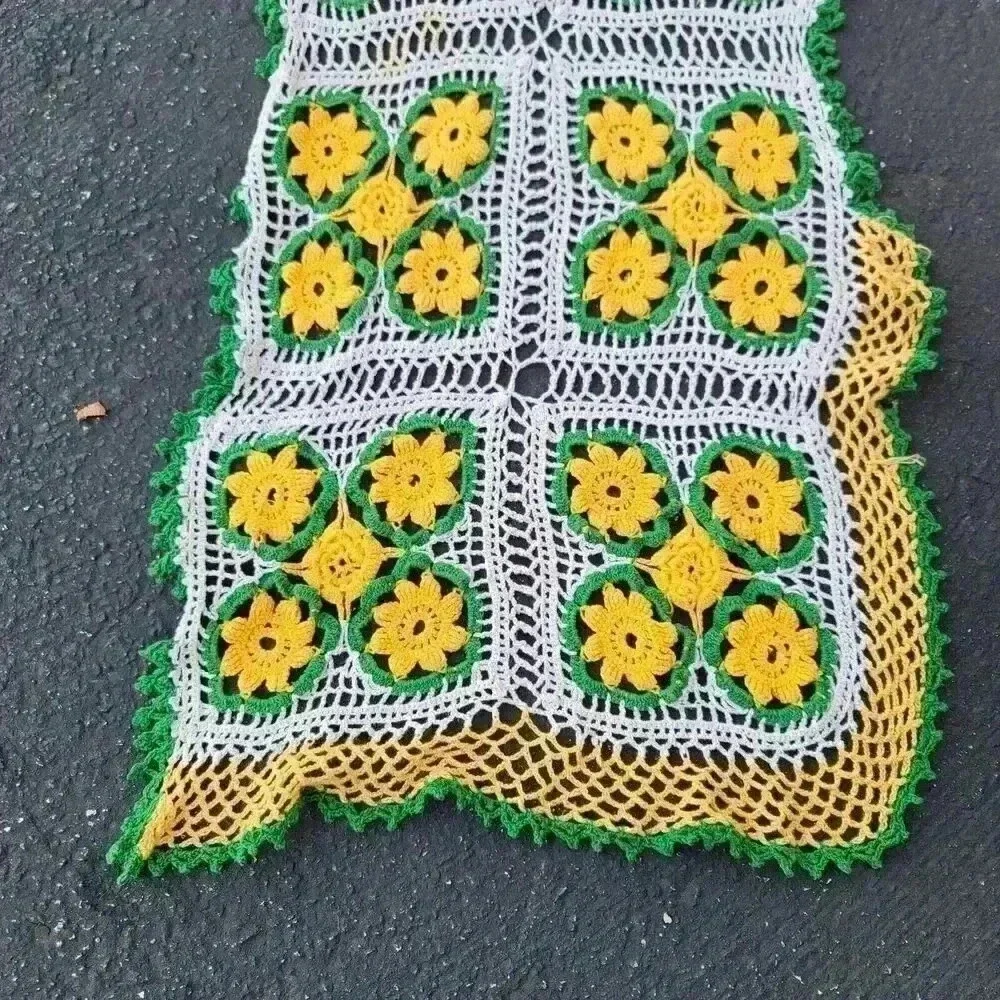 Vintage Flower Hand Knit Table Runner Doily Yellow Green 61 Inch